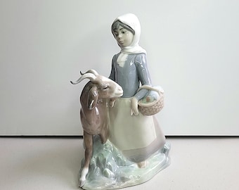 Lladro Little Girl With Goat Item #4812 By Fulugencio Garcia Retired 1987