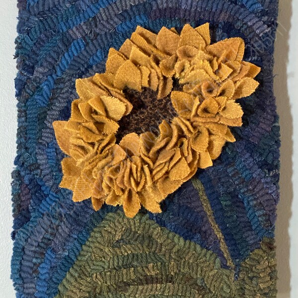 Sunflower ~ Wall Art ~ 8 x 10 ~ Hand Hooked  ~ Free Shipping