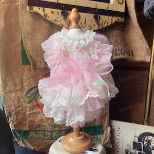 Kundengerechtes Hochzeitshundekleid, rosa Blumen-Tüllkleid für große Hunde und Katzen, Haustier-Kleidung Hundegeburtstags-Party-Kleid-Hundeprinzessinkostüm