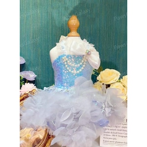 Abito da sposa personalizzabile per cani, abito floreale 3D con paillettes blu scintillanti per gatti e cani di grossa taglia, abito da compleanno per cani, abito da sera per animali domestici