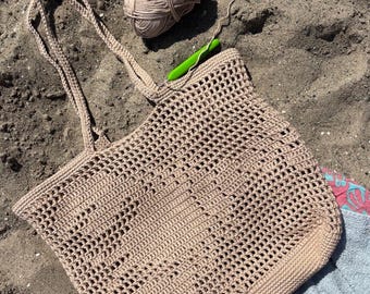 Borsa da spiaggia a forma di aragosta realizzata all'uncinetto