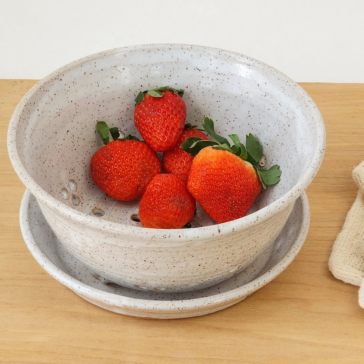Berry Bowl Fruit Colander With Saucer