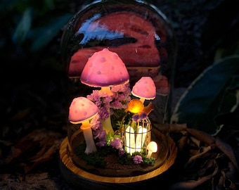 Luminária noturna artesanal em formato de cogumelo: cristais brilhantes e decoração em formato de caracol.