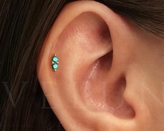 DOS PLAT : labret à dos plat émeraude • Tige de cartilage • Boucle d&#39;oreille hélicoïdale • Piercing de conque • Tige de tragus • Boucles d&#39;oreilles avec pierre de naissance