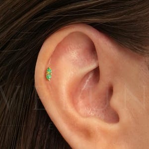 FLACHE RÜCKSEITE: Grüner Opal Abflachender Labret • Knorpel Ohrstecker • Helix Ohrring • Muschel Piercing • Tragus Ohrstecker • Vordere Helix