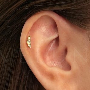 FLAT BACK: Peridot Climber Flat Back Labret • Cartilage Stud • Helix Earring • Conch Piercing • Tragus Stud • Birthstone Earrings