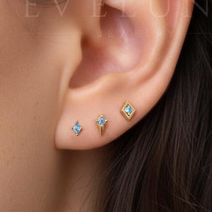 STUDS: Aquamarijn sierlijke oorknopjes • Geboortesteenoorbellen • Cadeau voor haar • Minimalistische oorbellen • Geboortesteensieraden • Kleine oorbellen
