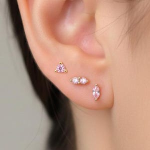 SZTYFTY: Małe kolczyki z różowym turmalinem • Kolczyki z kamieniami szlachetnymi • Prezent dla niej • Minimalistyczne kolczyki • Biżuteria z kamieniami szlachetnymi • Delikatne kolczyki