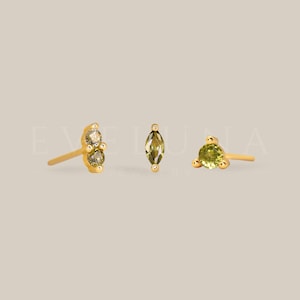 SZTYFTY: Małe kolczyki z peridotem • Kolczyki z kamieniem szlachetnym peridotu • Prezent dla niej • Minimalistyczne kolczyki • Biżuteria z kamieniem szlachetnym • Delikatne kolczyki