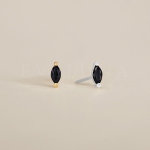 CLOUS : Puces d'oreilles petite marquise en onyx noir • Boucles d'oreilles en onyx noir • Cadeau pour elle • Boucle d'oreille avec pierres précieuses • Bijoux noirs • Minimaliste