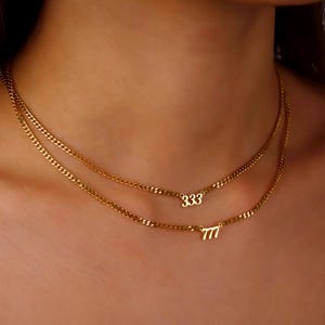 Collar con número de ángel de plata de ley: Cadena tipo curb con fecha de la suerte