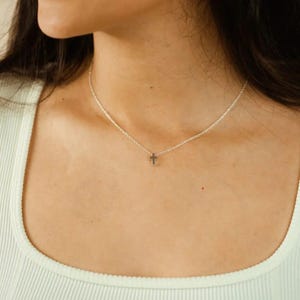 Collana con croce &quot;All Things are Possible&quot; in argento e oro, collana con ciondolo a croce, gioielli religiosi delicati, collana da indossare tutti i giorni, regalo di compleanno