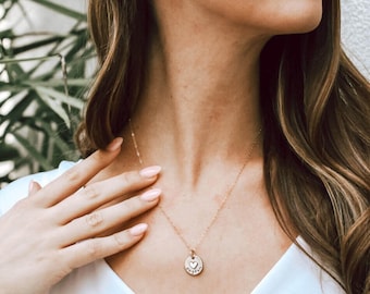 Collier jeton d'amour Dainty en argent ou en or | Collier coeur pour femme, petite amie | Bijoux de demoiselle d'honneur | Fête des Mères, Cadeau Fête de la Femme