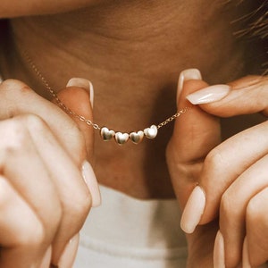 Silber, Gold personalisierte zierliche Herz Halskette, Jahrestag, Geburtstagsgeschenk für Mutter, Frau, Oma, Tochter, kundenspezifischer Brautjungfer Schmuck