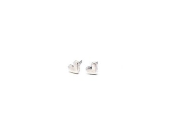 Petits clous de coeur pour filles | Boucles d'oreilles en argent sterling faites à la main pour petite amie | Cadeau de fête des mères pour soeur, fille | Cadeau de dernière minute