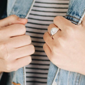 Silver Oval Signet Ring For Mom, Mothers Day Gift, Personalized Initial Ring For Wife, Custom Monogram Ring, Birthday Gift, Anniversary Gift image 2