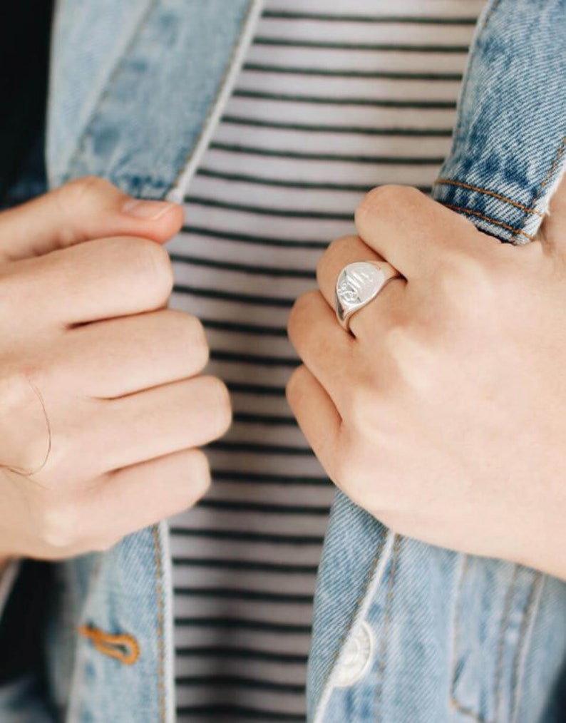 Silver Oval Signet Ring For Mom, Mothers Day Gift, Personalized Initial Ring For Wife, Custom Monogram Ring, Birthday Gift, Anniversary Gift image 2