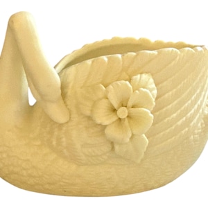 Ceramic swan with flower