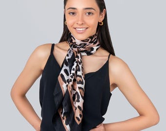 Leona Animal Print Czysty jedwabny szal 100 cm | Ponadczasowy designerski prezent dla niej | DLUX Australia