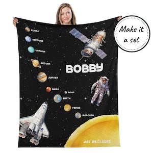 Coperta in pile personalizzata con nome per neonati e bambini, tappeto caldo in peluche con sistema solare disponibile in 4 misure, grazioso arredo per la camera da letto e la cameretta dei bambini, regalo perfetto.