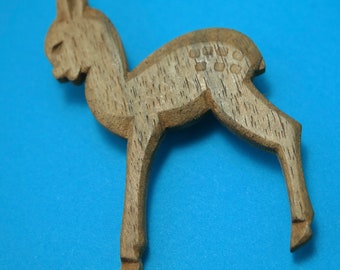 Vintage 1970s kitsch wood deer brooch pin