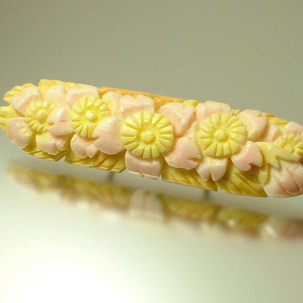 Vintage/ estate 1960s carved and handed painted bone, flower/ daisy costume pin / brooch - jewelry