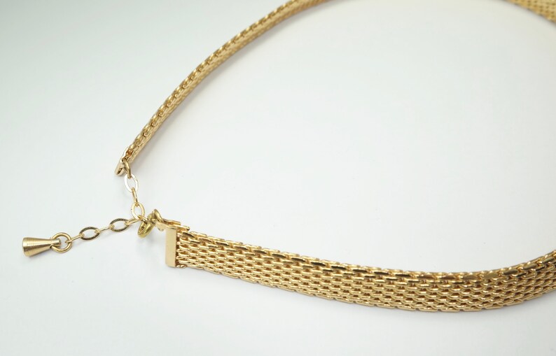Vintage retro 1970s 1980s Cleopatra Egyptian revival gold tone mesh collar necklace jewelry jewellery