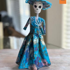 9" Catrina, Papier-mâché Catrina, Día De Muertos Decor, Halloween Decor, Handcrafted, Handpainted, Altar Día De Muertos Decor, Home Decor