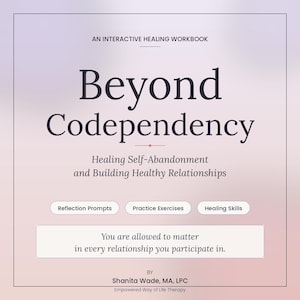 Op de afbeelding: Een werkboek getiteld "Beyond Codependency" met de tekst "Healing Self-Abandonment and Building Healthy Relationships." De omslag bevat de zinnen "Reflection Prompts", "Practice Exercises" en "Healing Skills."