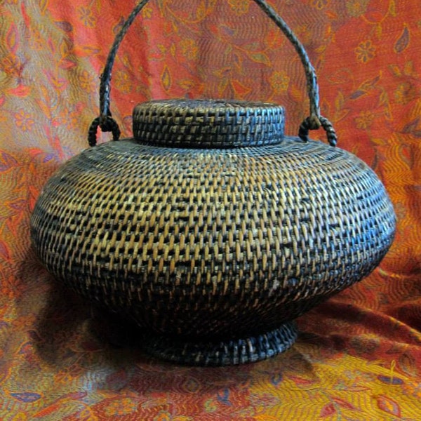 Wicker Basket with Lid, Large Handwoven Vintage Storage Basket| Ethnic, Tribal, Southwest Rustic Mancave Decor, Staging Photo Prop, Folk Art