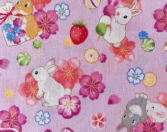 Lapins, fleurs de cerisier et bonbons japonais sur fond lavande, tissu en coton japonais, vendu par demi-mètre,