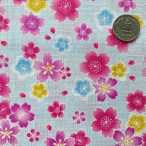 Kirschblüten auf hellblauem Hintergrund, japanischer Baumwollstoff, Sakura-Stoff