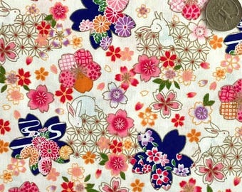 Konijnen en kersenbloesems op ivoren achtergrond, Japanse katoenen stof, per stuk verkocht,