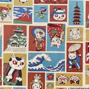 Peut inclure: Un tissu imprimé présentant une grille d'illustrations rectangulaires représentant des chats dans divers décors japonais traditionnels, incluant le mont Fuji, une pagode, une grande vague océanique et des chats en kimono avec des parapluies.