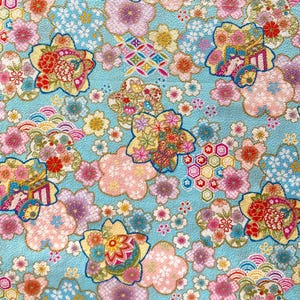 japanisches Blumenmuster auf hellblauem Hintergrund, japanischer Baumwollstoff, halber Meter, Chirimen,