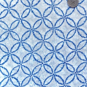 Shibori tie-dye print cotton with shippo pattern (overlapping circles) on white background, Japanese cotton fabric, sold by the half yard,