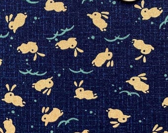 Lapins sautant sur fond bleu marine, tissu en coton japonais, vendu par demi-mètre,