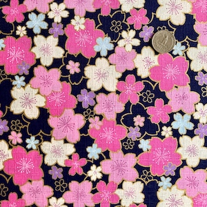 Lebendige Kirschblüten auf marineblauem Hintergrund, japanischer Baumwoll-Dobby-Stoff, verkauft durch den halben Hof, Sakura-Stoff,