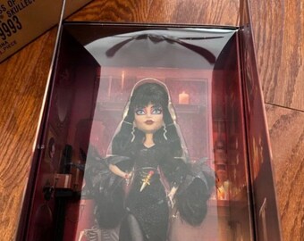 Elvira Mistress of the dark Skullector Monster High Doll