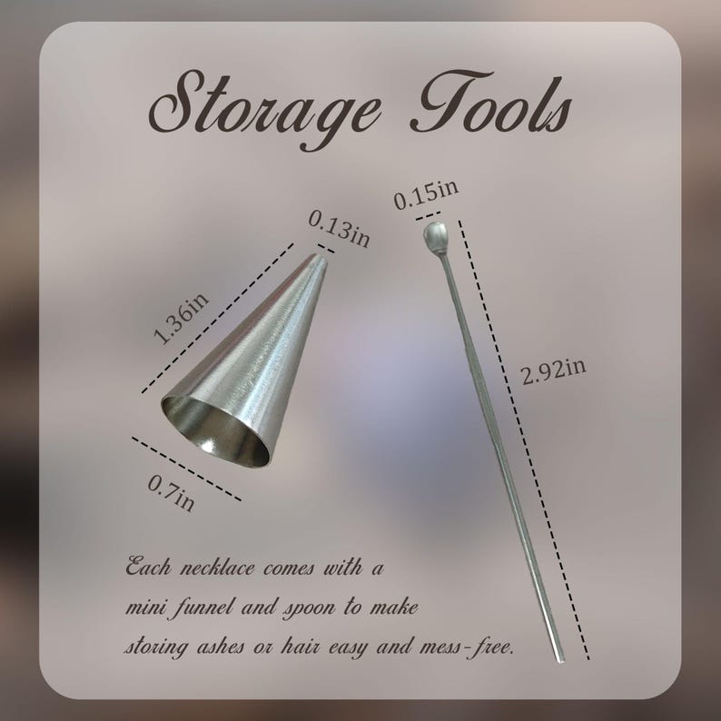 Puede incluir: Se muestra un embudo de metal plateado, de 3,45 cm de alto, y una cuchara, de 7,42 cm de largo. El texto "Storage Tools" est&aacute; en la parte superior. El texto de abajo dice: "Cada collar viene con un mini embudo y una cuchara para facilitar el almacenamiento de cenizas o cabello."