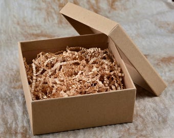 Kraft Geschenkbox mit Raffia: Umweltfreundliche Verpackung für die Andenken an ein Tier