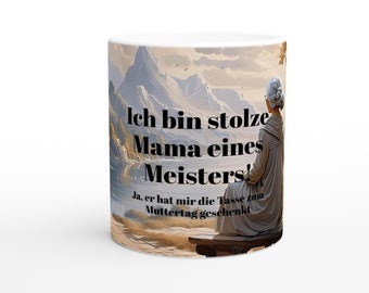 Weiße Keramiktasse"Ich bin stolze Mama eines Meisters!"