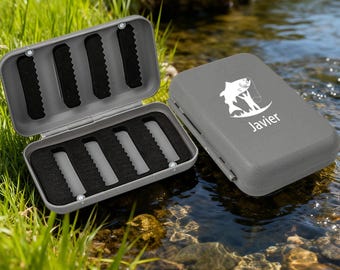 Personalisierte Fliegenbox Wasserdichte Fliegenfischerbox 14x9,8 Tackle Box für Forelle Fliegen Fliegenbinden Aufbewahrung Angeln Geschenk für Männer Benutzerdefiniertes Text Logo