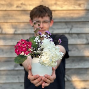 Ceramic vase handmade in matt white.