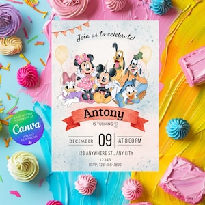 Puede incluir: Una invitación de cumpleaños con los personajes de dibujos animados Mickey Mouse, Minnie Mouse, Donald Duck, Daisy Duck, Goofy y Pluto. La invitación incluye el nombre "Antony", la edad "3", la fecha, la hora y la información RSVP. El fondo es colorido con elementos decorativos.