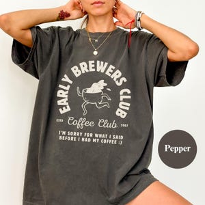Retro kaffetröja i anpassningsbara färger, social klubb-t-shirt, vintage Java-tröja, hipster-baristatopp, kläder för kaffeälskare, present till kaffemissbrukare.