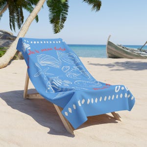 Toalla de playa personalizada con conchas marinas, iniciales personalizadas, toalla con monograma, esencial para las vacaciones de verano, equipo de playa, accesorio para la piscina, regalo para imagen 1