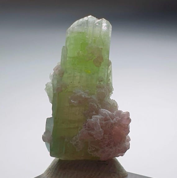 アフガニスタン産トルマリン原石：天然原石（3.15カラット、14x4x4mm