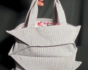 希少なヴィンテージ60年代の日本製竹と網の折りたたみバスケット