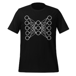 Puede incluir: Camiseta negra con un gráfico blanco de un diagrama de red neuronal. El diseño consiste en círculos y líneas interconectados, creando una representación visual del procesamiento de datos. Cuello redondo.